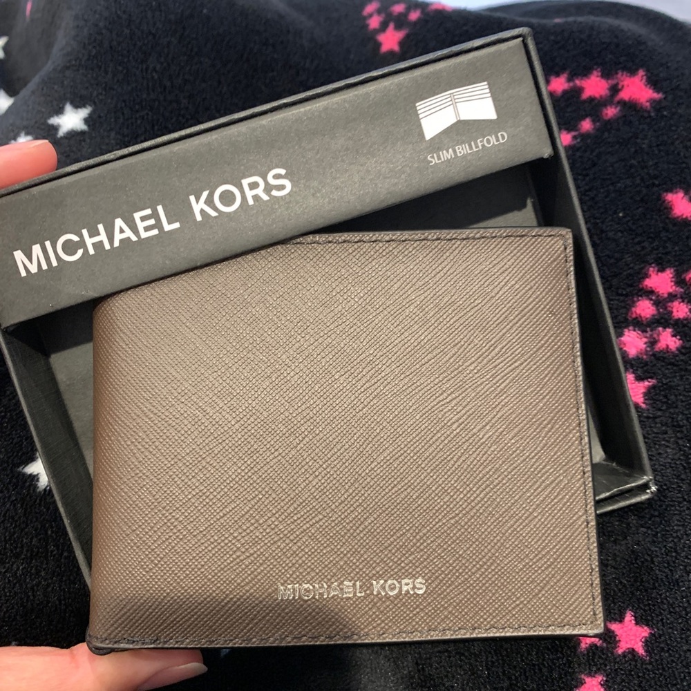 Michael Kors men's short/ slim billfold Wallet ANDY Brown color